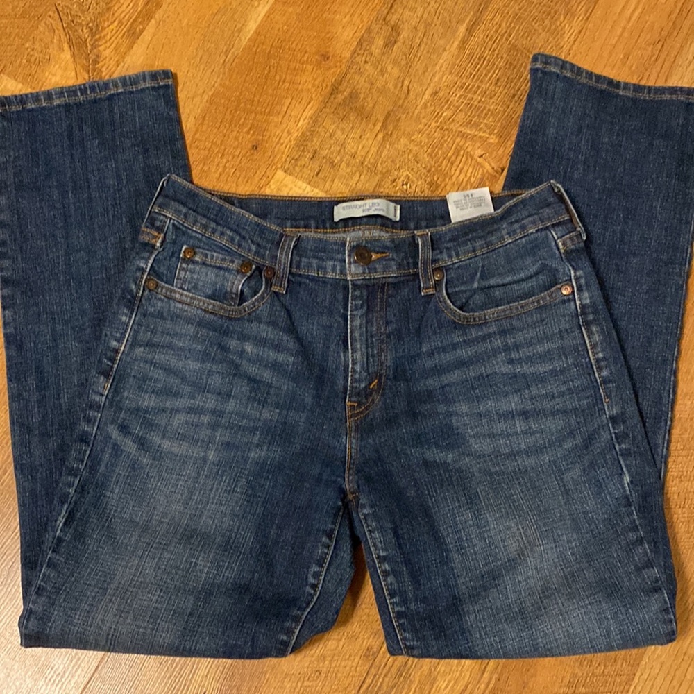 Levi’s 505 straight leg jeans, size 8 short women’s. Straight leg